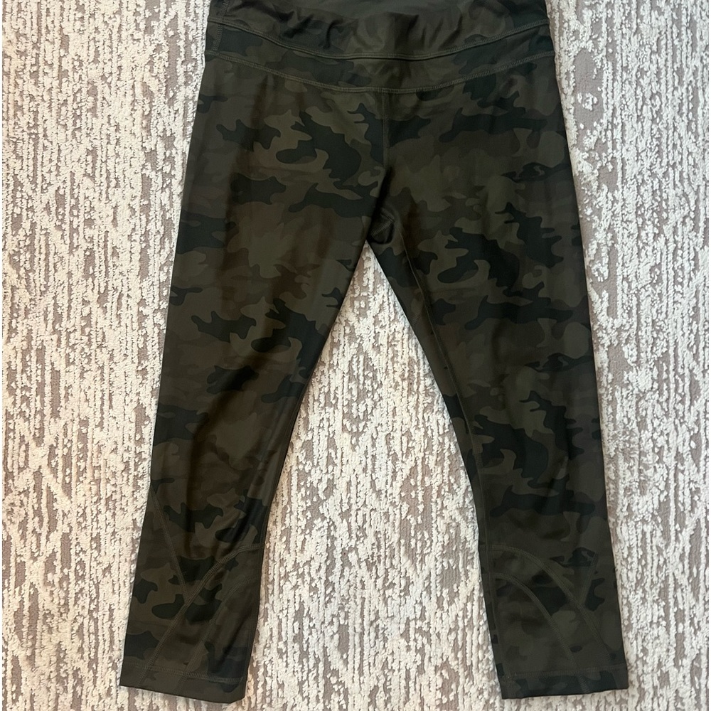 Lululemon capri Camo leggings